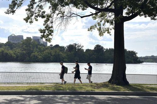 Đi dọc bờ Đông của Potomac, dễ dàng nhận thấy phần lớn diện tích ven sông là không gian mở