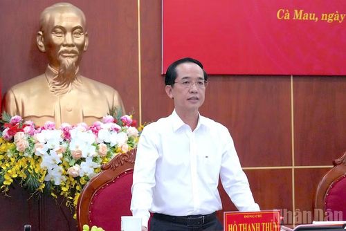 Đồng chí Hồ Thanh Thủy, Phó Bí thư Tỉnh ủy, Chủ tịch Ủy ban Mặt trận Tổ quốc Việt Nam tỉnh Cà Mau phát biểu tại buổi làm việc.