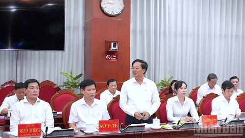 Đại diện Sở Y tế Cà Mau nêu lên một số khó khăn của tuyến y tế cơ sở sau hợp nhất tỉnh.