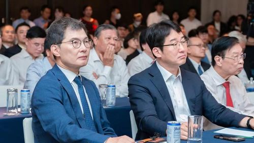 Đại biểu dự hội nghị khoa học.