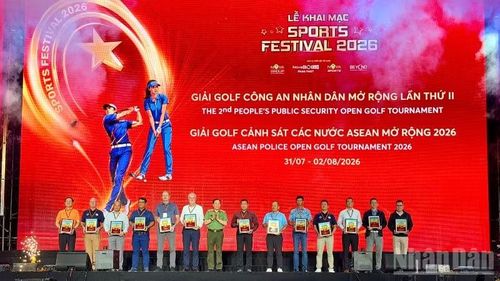 Đại diện các nước tham dự giải đấu.