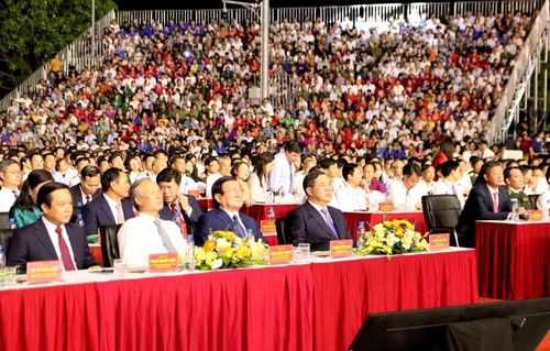 Lãnh đạo Đảng, Nhà nước, các bộ, ban, ngành ở Trung ương, địa phương dự lễ kỷ niệm. Ảnh: Đinh Chiến