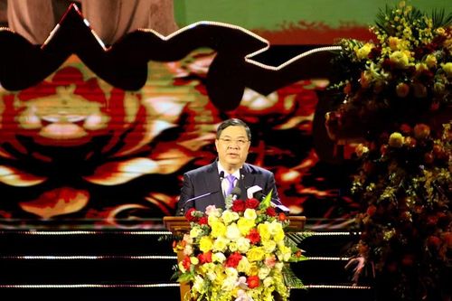 Ông Phạm Gia Túc - Ủy viên Bộ Chính trị, Bí thư Trung ương Đảng, Phó Thủ tướng Thường trực Chính phủ đọc diễn văn kỷ niệm. Ảnh: Đinh Chiến