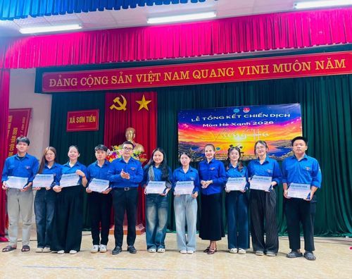 Chiến dịch "Mùa hè Xanh" năm nay không chỉ mang đến những giá trị thiết thực cho cộng đồng mà còn là môi trường để mỗi chiến sĩ tình nguyện rèn luyện, trưởng thành, cống hiến sức trẻ bằng những việc làm cụ thể, ý nghĩa, viết tiếp những dấu chân đẹp của tuổi trẻ trên khắp các miền quê Hà Tĩnh.