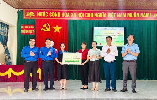 Với tinh thần nhiệt huyết, trách nhiệm và khát vọng cống hiến của tuổi trẻ, trong tháng 7, gần 300 chiến sĩ tình nguyện "Mùa hè Xanh" đến từ các trường đại học, cao đẳng trong và ngoài tỉnh đã triển khai nhiều công trình, phần việc ý nghĩa trên địa bàn Hà Tĩnh. Ảnh: HN