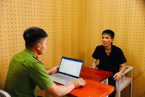 Nguyễn Văn Dũng tại cơ quan điều tra. Ảnh: CACC