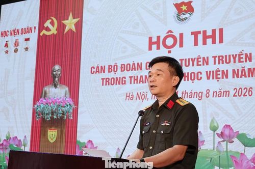 Đại tá Vũ Quyết Thắng - Phó Chủ nhiệm Chính trị Học viện Quân y (Trưởng Ban tổ chức Hội thi), phát biểu khai mạc hội thi.