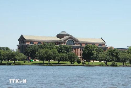 Ngôi nhà cổ ven sông Potomac là một phần dấu tích kiến trúc lâu đời bên cạnh quá trình phát triển hiện đại của thủ đô nước Mỹ. (Ảnh: Ngọc Quang/TTXVN)
