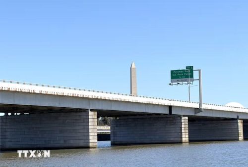 Cầu Arland D. Williams Jr. bắc qua sông Potomac, là một trong những tuyến giao thông quan trọng kết nối Virginia với Washington, D.C. (Ảnh: Ngọc Quang/TTXVN)