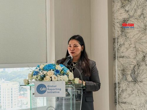 Tiến sĩ Allinnettes Go Adigue, Giám đốc Mạng lưới Sáng kiến báo cáo toàn cầu (GRI) khu vực ASEAN, chia sẻ về ứng phó với rủi ro khí hậu.