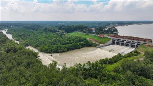 Khu vực tràn xả lũ hồ Dầu Tiếng - công trình thủy lợi đặc biệt quan trọng, giữ vai trò điều tiết lũ cho vùng hạ du Đông Nam Bộ.