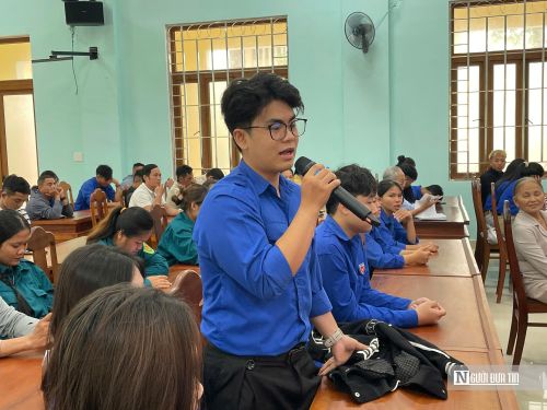 Người dân xã Phước Chánh và xã Khâm Đức tham gia hội nghị tuyên truyền, phổ biến pháp luật do Hội Luật gia thành phố Đà Nẵng tổ chức.