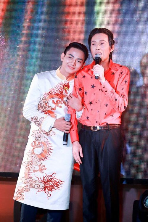 Hoài Lâm được Hoài Linh nhận làm con nuôi và dìu dắt vào showbiz. Ảnh: Internet.