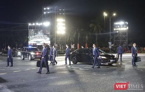 Kịch tính và đầy chất điện ảnh là màn trình diễn bảo vệ yếu nhân với những kỹ năng, chiến thuật đỉnh cao. Ảnh XM.
