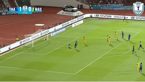 Teerasak ghi bàn nâng tỷ số lên 2-0 cho Thái Lan. Ảnh chụp màn hình