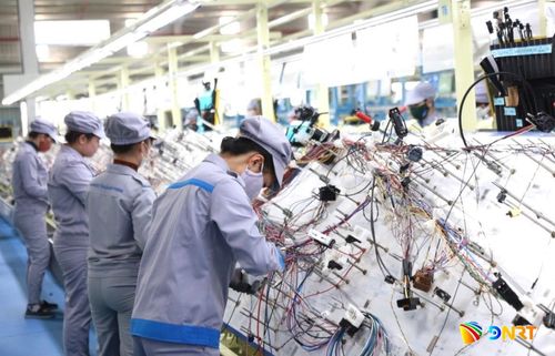 Sản xuất tại nhà máy Sản xuất thiết bị điện ô tô của Tập đoàn Trường Hải (THACO). Ảnh: MAI QUẾ