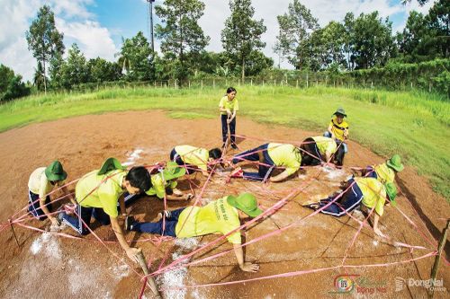 Học sinh tham gia Học kỳ quân đội - ảnh chụp tại phường Trị An. Ảnh: Trần Văn Sơn