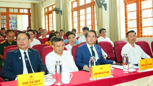 Các đại biểu dự kỳ họp.