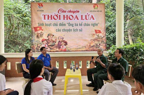 Sinh hoạt giáo dục truyền thống cho học sinh do Xã đoàn Đông Giang phối hợp tổ chức
