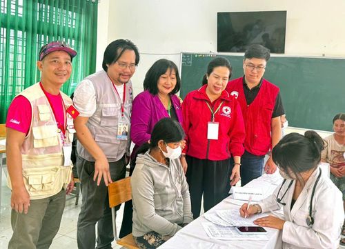 Chương trình quan tâm chăm sóc sức khỏe cộng đồng cho 700 người dân xã Tà Đùng