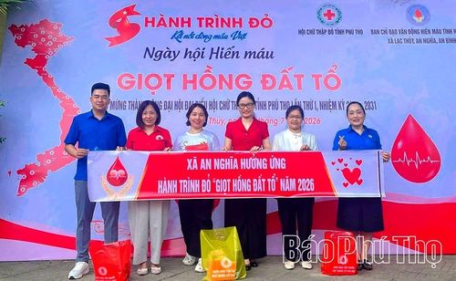 Tình nguyện viên xã An Nghĩa tham gia hưởng ứng Hành trình đỏ "Giọt hồng Đất Tổ năm 2026.