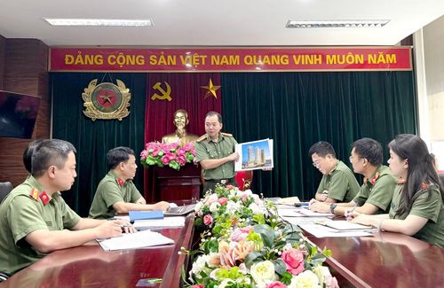  Đại tá Nguyễn Văn Long, Trưởng phòng 4, Cục Quản lý xây dựng và doanh trại, Bộ Công an chủ trì phiên họp thường kỳ tuần của đơn vị đánh giá tiến độ các dự án nhà ở CBCS CAND. 