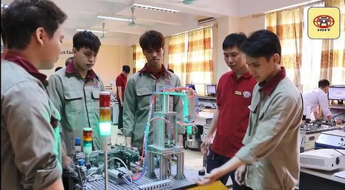 Đào tạo nhân lực cần được xem là một trụ cột của chiến lược phát triển công nghiệp quốc gia.
