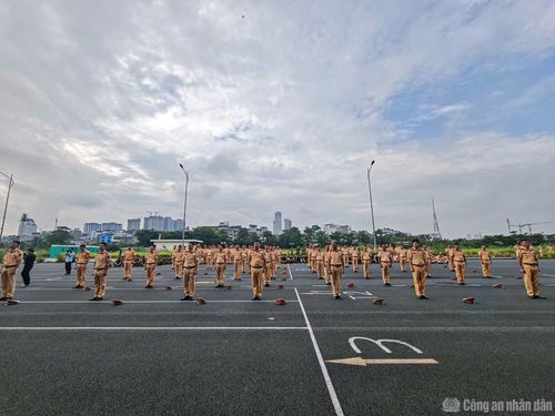 Hàng nghìn cán bộ, chiến sĩ tham gia kiểm tra với tinh thần nghiêm túc, trách nhiệm.