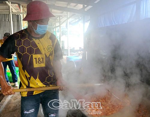 HTX Sông Ðầm là đơn vị chuyên sản xuất và cung cấp tôm khô chất lượng cao từ vùng Ðầm Dơi - nơi nổi tiếng với nguồn tôm đất tự nhiên dồi dào.