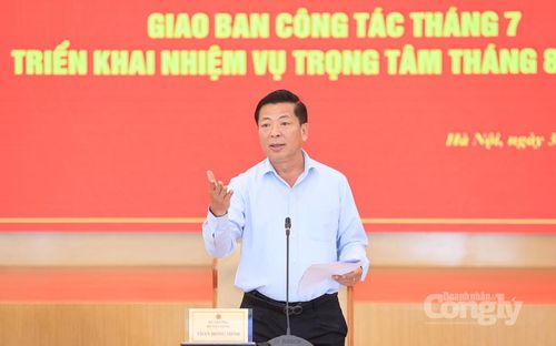 Bộ trưởng Bộ Xây dựng Trần Hồng Minh chủ trì Hội nghị giao ban kết quả công tác tháng 7, triển khai nhiệm vụ công tác tháng 8/2026 ngày 31/7. Ảnh: VGP