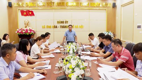 Lãnh đạo xã Ứng Hòa tổ chức hội nghị bàn giải pháp tháo gỡ khó khăn, đẩy nhanh tiến độ làm sạch dữ liệu đất đai. Ảnh: Đức Duy