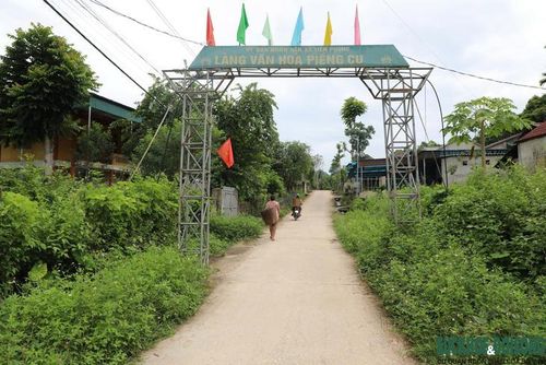 Bản Piêng Cu là nơi tái định cư của hàng trăm hộ dân nhường đất xây dựng thủy điện Hủa Na, nhưng đến nay nhiều hộ vẫn gặp khó vì thiếu đất sản xuất và nước sinh hoạt. Ảnh: Song Hoàng