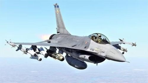 Khoảng 3h, quân đội Ba Lan phát hiện gần 20 mục tiêu bay nghi là tên lửa hành trình đang hướng về biên giới.