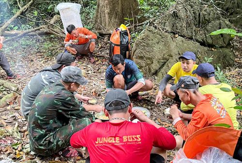 Người làm công tác an toàn không chỉ dẫn đường mà còn phải đánh giá địa hình, dự báo rủi ro và xử lý các tình huống khẩn cấp.
