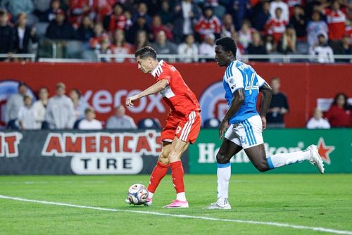  Lewandowski cần hai cú sút trúng đích để có cú đúp đầu tiên tại MLS. 