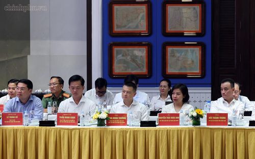  Các đại biểu tham dự cuộc làm việc. Ảnh: VGP. 