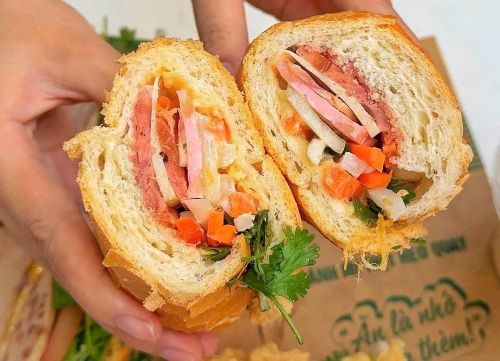 TP.HCM đứng đầu danh sách các thành phố có ẩm thực đường phố tốt nhất thế giới năm 2026 với 63% số người được hỏi lựa chọn. Bánh mì là một trong những món ăn đường phố phổ biến và hấp dẫn của TP.HCM