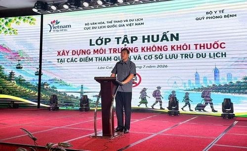 Ông Trần Sơn Bình, Phó Giám đốc Sở VHTTDL tỉnh Lào Cai phát biểu khai mạc chương trình