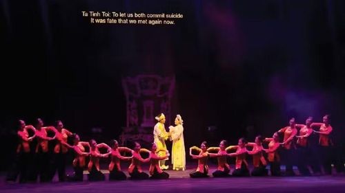 Cảnh trong vở "Các cụ gánh còng lưng" (Nhà hát Nghệ thuật truyền thống tỉnh Ninh Bình) - tác phẩm đạt Huy chương Vàng vở diễn tại Liên hoan quốc tế sân khấu thử nghiệm năm 2025.