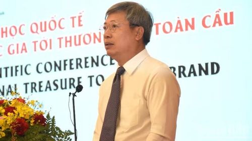 Ông Hồ Quang Bửu, Phó Chủ tịch Ủy ban nhân dân thành phố Đà Nẵng phát biểu tại hội thảo.