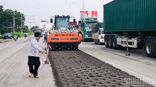 Đại diện chủ đầu tư là Trung tâm Quy hoạch, Kiểm định xây dựng và Bảo trì đường bộ Đồng Nai (Sở Xây dựng Đồng Nai) cho biết, đã yêu cầu nhà thầu bố trí đầy đủ biển báo, rào chắn, lực lượng hướng dẫn giao thông và tổ chức thi công hợp lý nhằm hạn chế thấp nhất ảnh hưởng đến việc lưu thông.