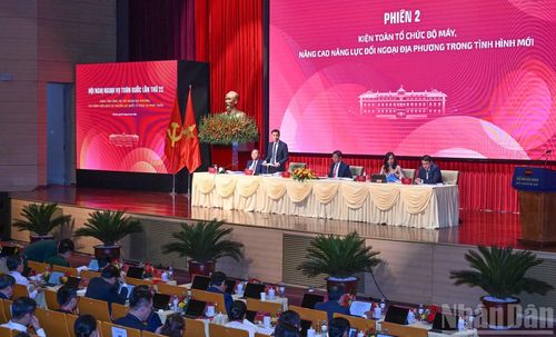 Phiên chuyên đề 2 diễn ra với chủ đề "Kiện toàn tổ chức bộ máy, nâng cao năng lực đối ngoại địa phương trong tình hình mới".