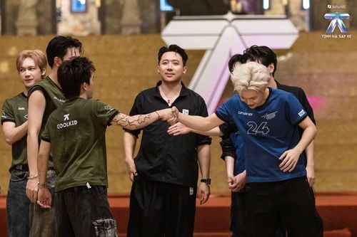 Trấn Thành công bố luật mới ở show Tinh hà khiến 24 anh trai sửng sốt.