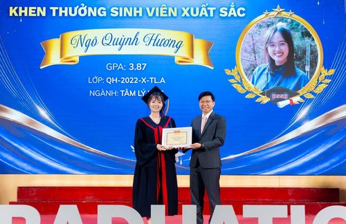 Hương trong ngày tốt nghiệp. Ảnh: NVCC