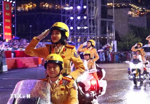 Thực binh biểu dương lực lượng tại lễ khai mạc. (Ảnh: Trần Lê Lâm/TTXVN)