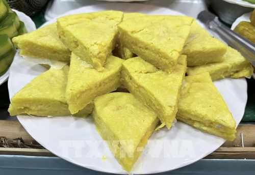 Bánh khoai mì nướng sầu riêng có lớp vỏ vàng óng, thơm béo, được chế biến từ khoai mì và nước cốt dừa. Ảnh: Thanh Sang-TTXVN