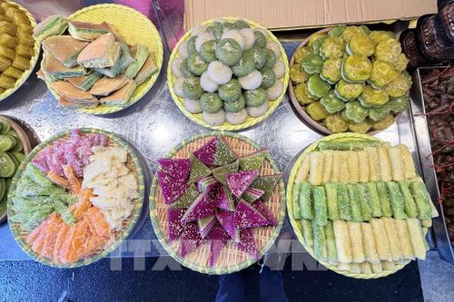 Các loại bánh dân gian Nam Bộ với hương vị đặc trưng, màu sắc phong phú được trưng bày tại Ngày hội Bánh dân gian Nam Bộ - An Giang 2026. Ảnh: Thanh Sang- TTXVN