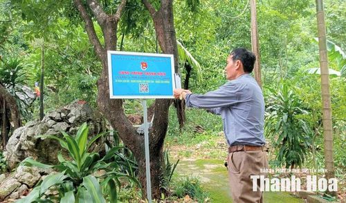 Việc gắn mã QR tại các di tích trên địa bàn thị xã Bỉm Sơn giúp người dân và du khách dễ dàng tra cứu thông tin.