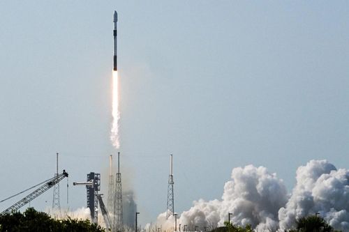 Tên lửa mất kiểm soát của SpaceX sắp lao vào Mặt trăng. Ảnh: NBC News.