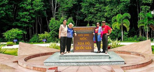Mốc tọa độ quốc gia GPS 0001 (cây số 0) được xây dựng vào tháng 1/1995.